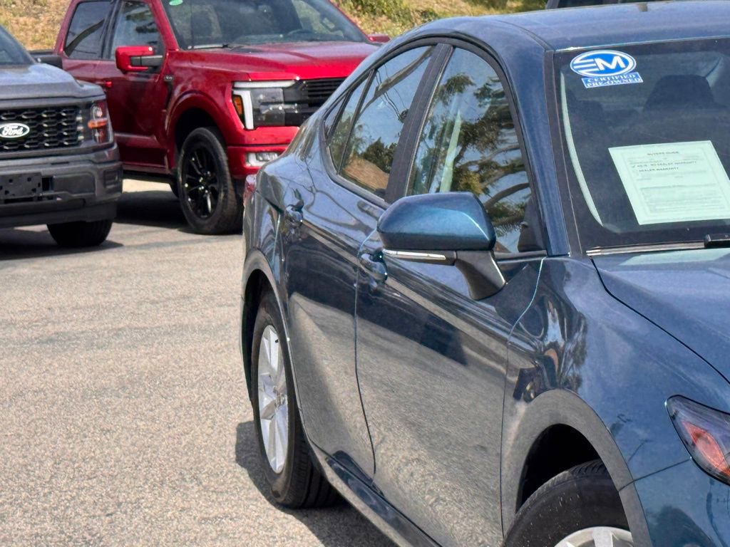 Used 2025 Toyota Camry LE w/ Convenience Package FWD image 5