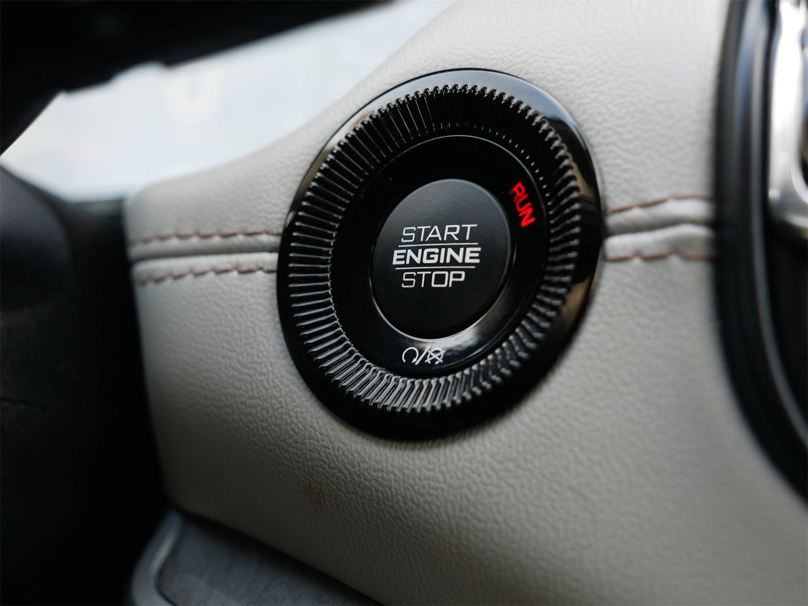 Used 2025 Jeep Compass Limited image 28