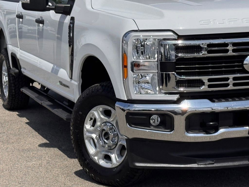 Certified 2025 Ford F250 XLT w/ FX4 Off-Road Package AWD/4WD image 4