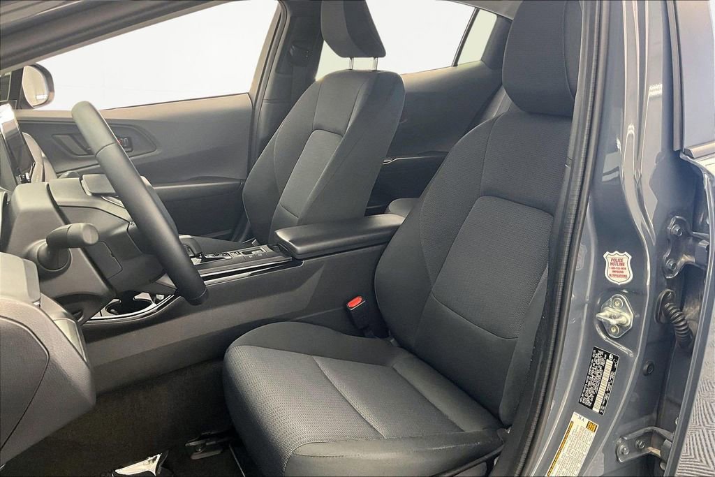 Used 2025 Toyota Prius LE FWD image 25