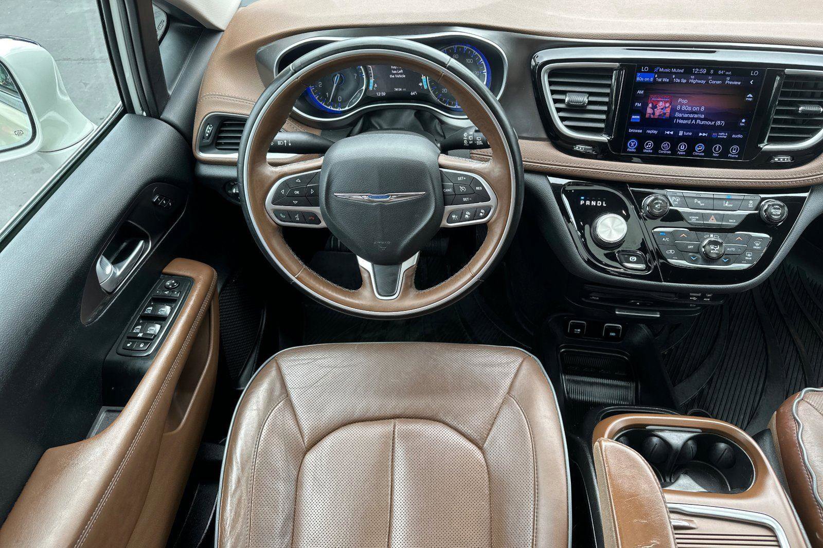 Used 2017 Chrysler Pacifica Limited image 12