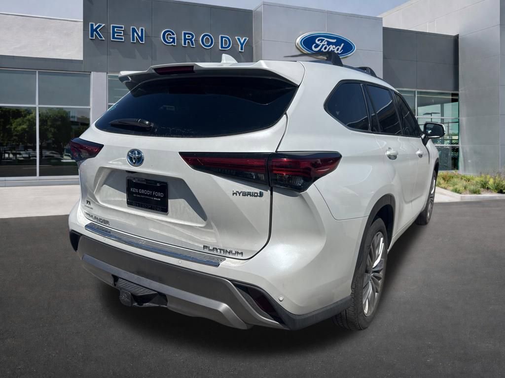 Used 2023 Toyota Highlander Platinum image 4