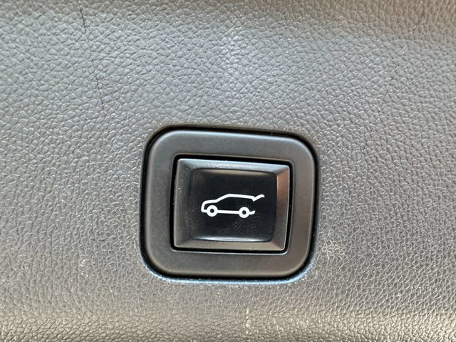 Used 2023 GMC Yukon Denali Ultimate AWD/4WD image 16