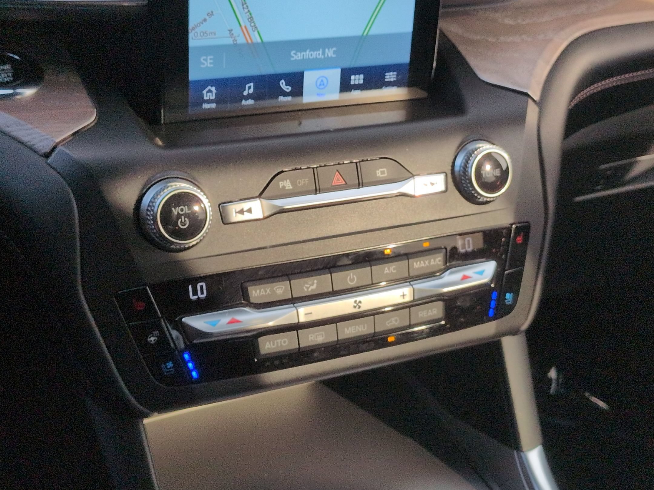 Certified 2020 Ford Explorer Platinum w/ Premium Technology Package AWD/4WD image 26