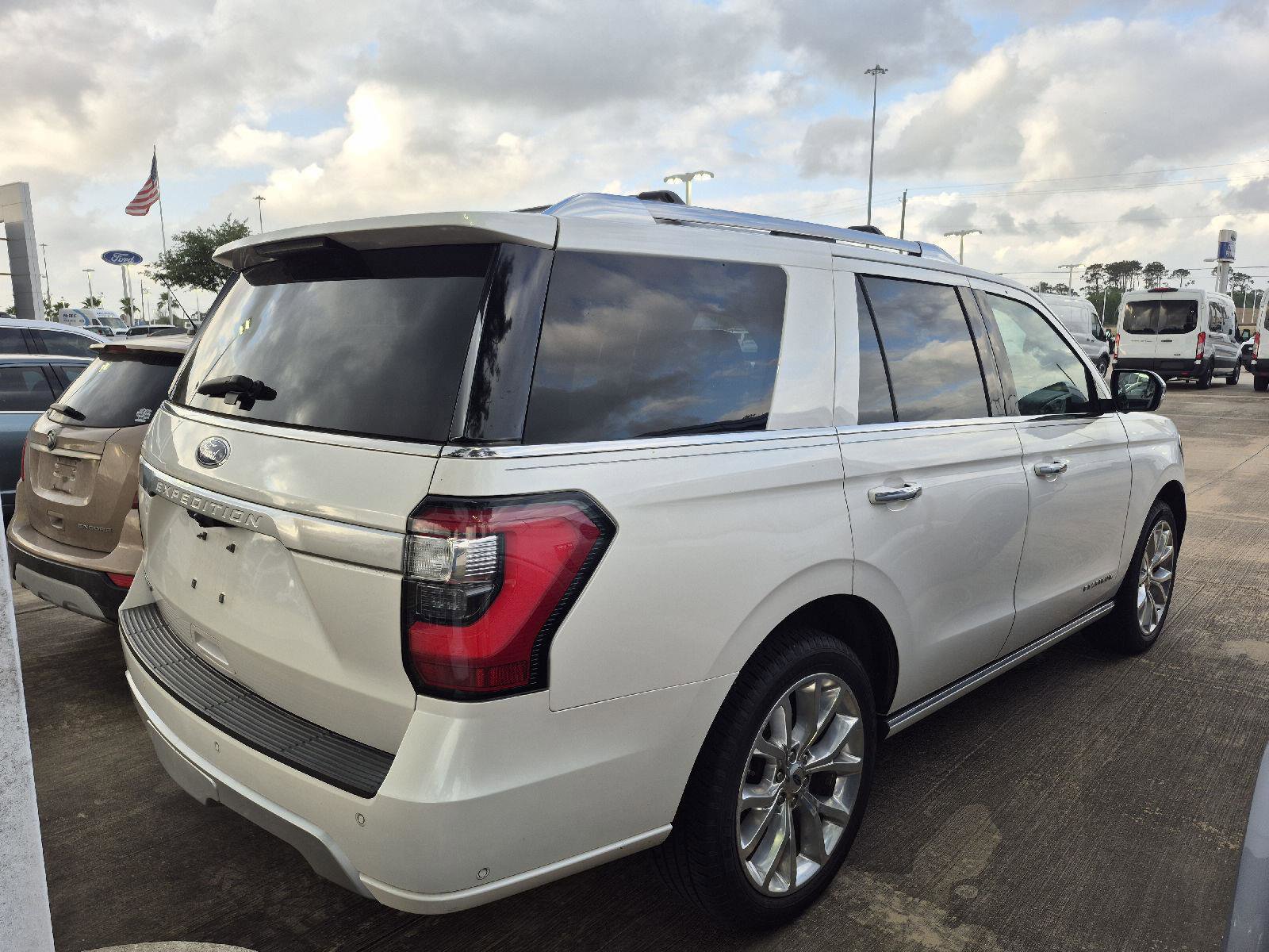 Certified 2019 Ford Expedition Platinum AWD/4WD image 3