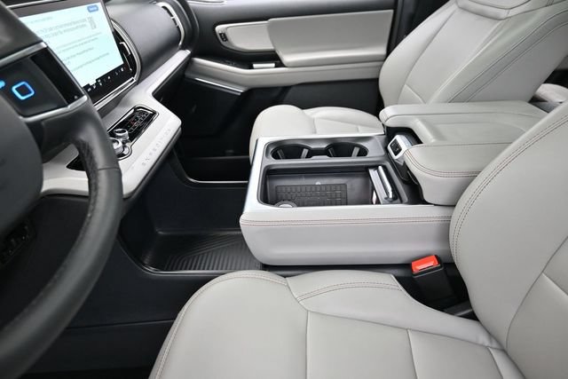 Certified 2025 Ford Expedition Active AWD/4WD image 27