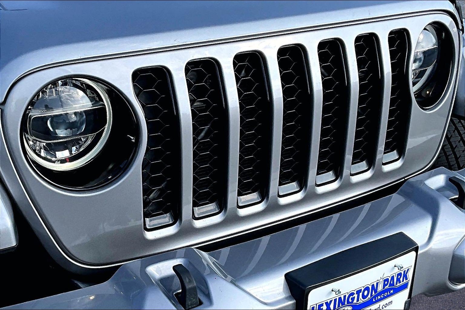 Used 2021 Jeep Gladiator Overland AWD/4WD image 33