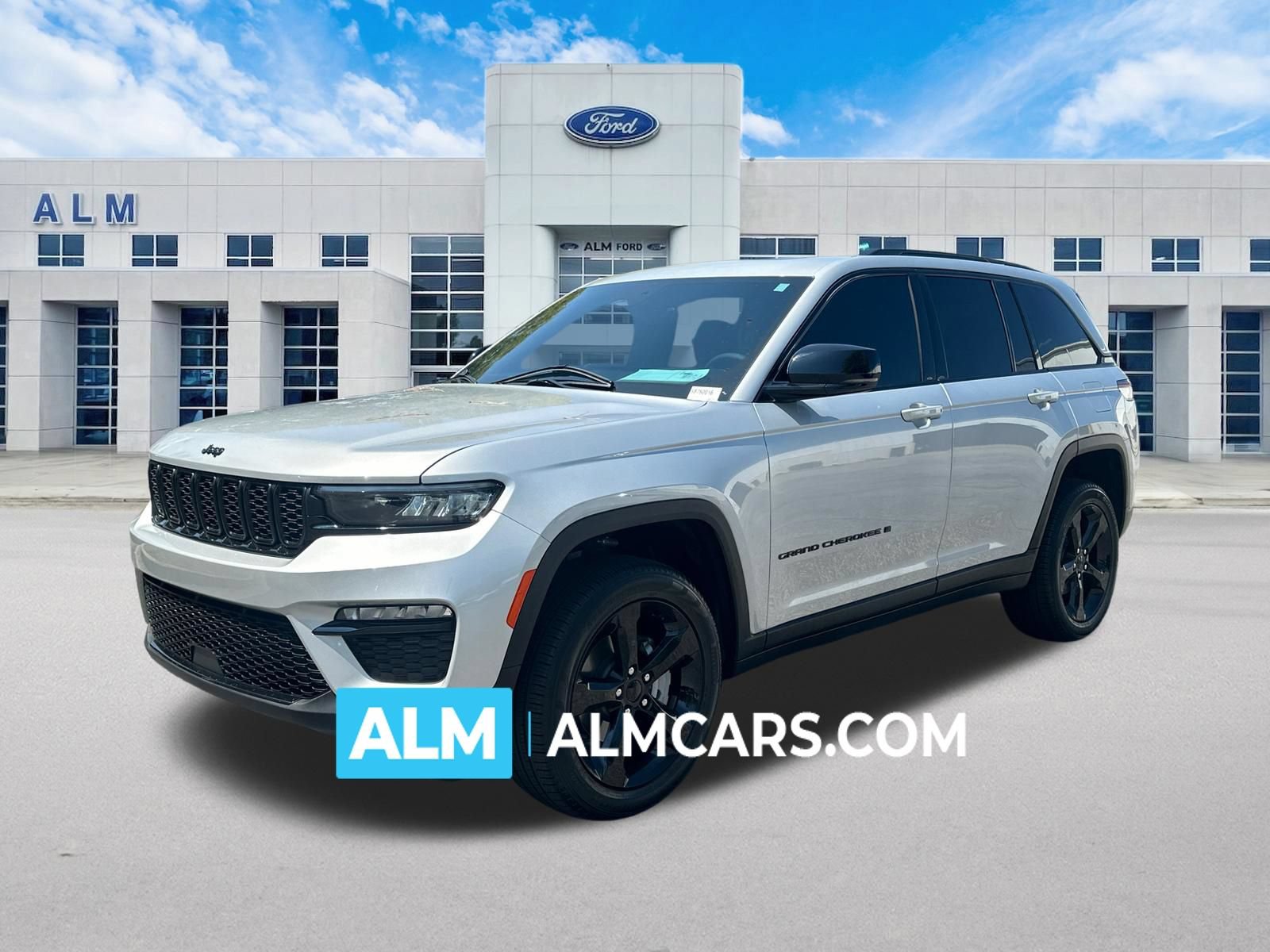 Used 2025 Jeep Grand Cherokee Limited w/ Black Appearance Package