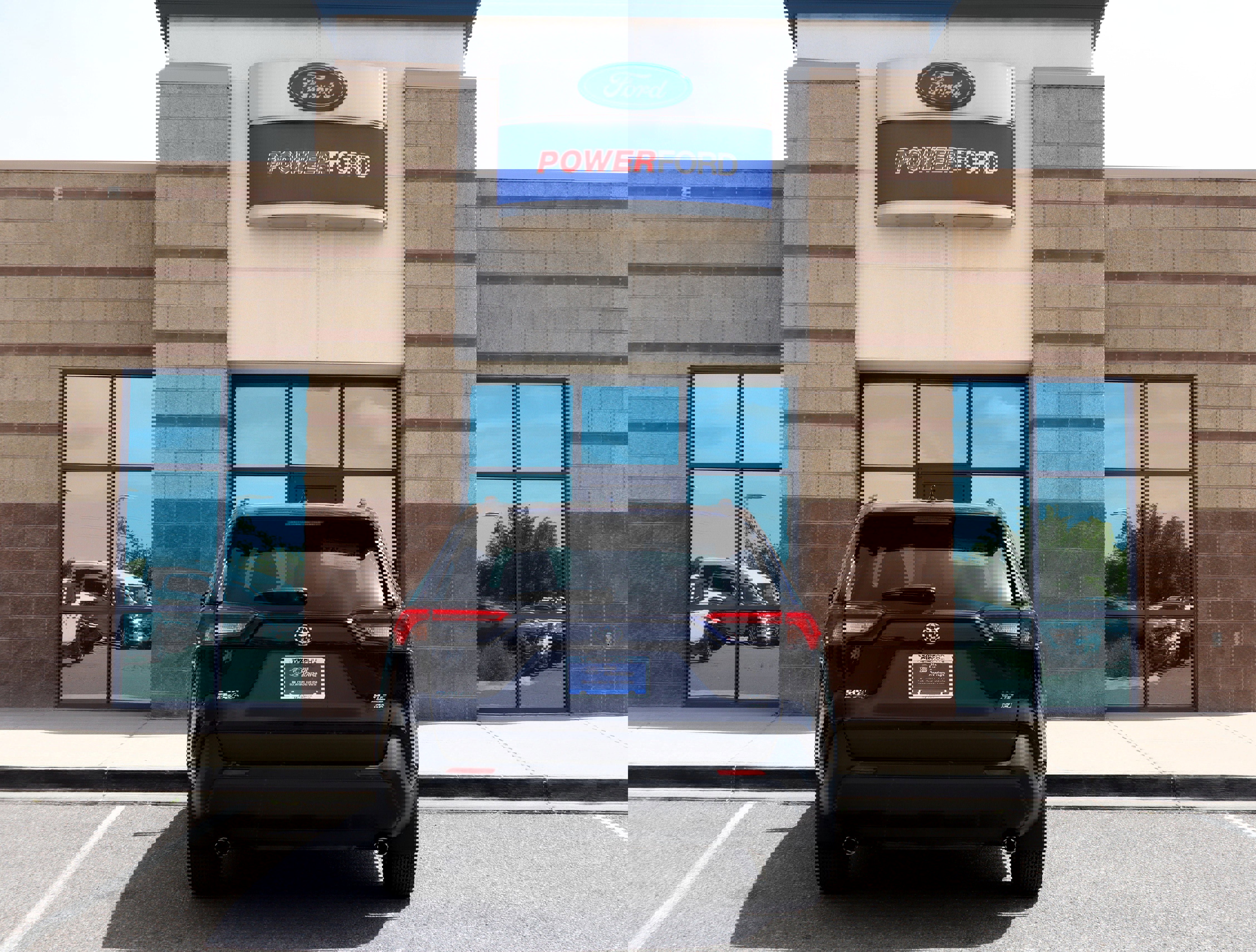 Used 2024 Toyota RAV4 XLE w/ Convenience Package image 4