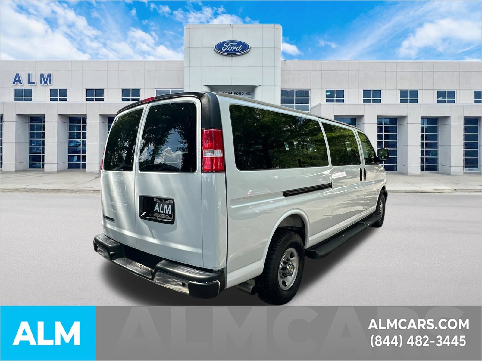 Used 2025 Chevrolet Express 3500 LT w/ LT Preferred Equipment Group RWD image 5