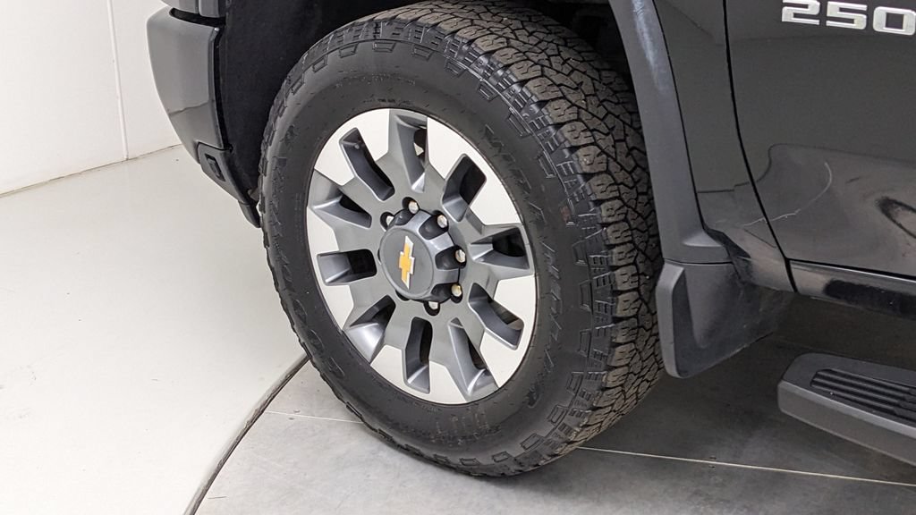 Used 2024 Chevrolet Silverado 2500 Custom w/ Custom Value Package AWD/4WD image 4