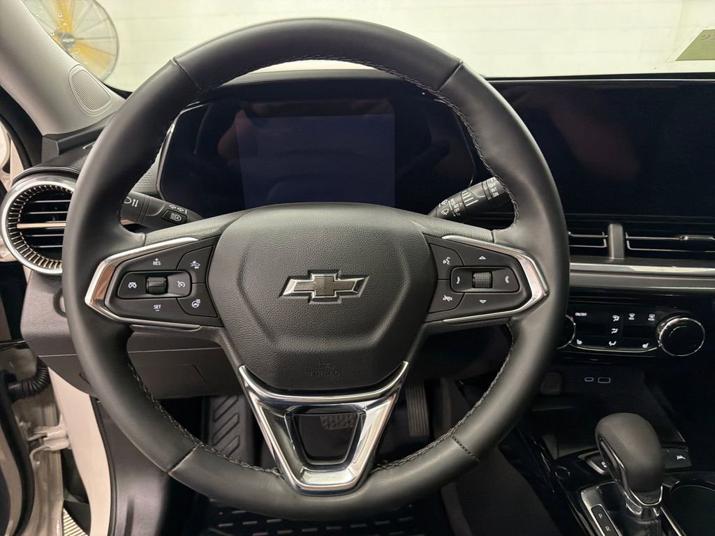 Used 2026 Chevrolet Trax ACTIV w/ Sunroof Package FWD image 20