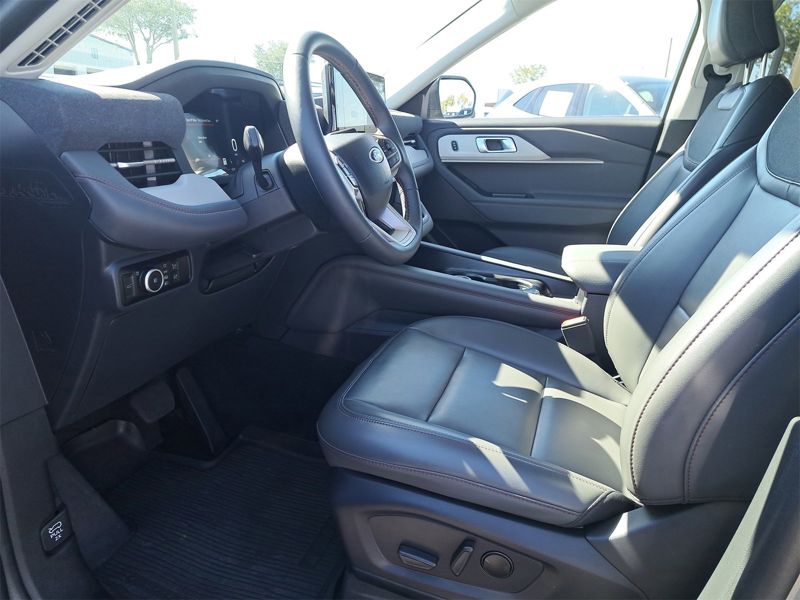 Certified 2025 Ford Explorer Active w/ Active Comfort Package image 17