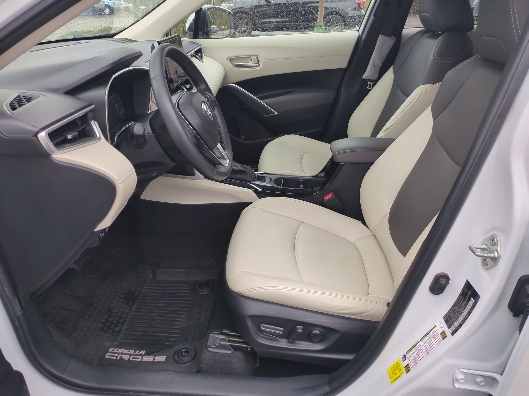 Used 2023 Toyota Corolla Cross XLE w/ Convenience Package AWD/4WD image 13