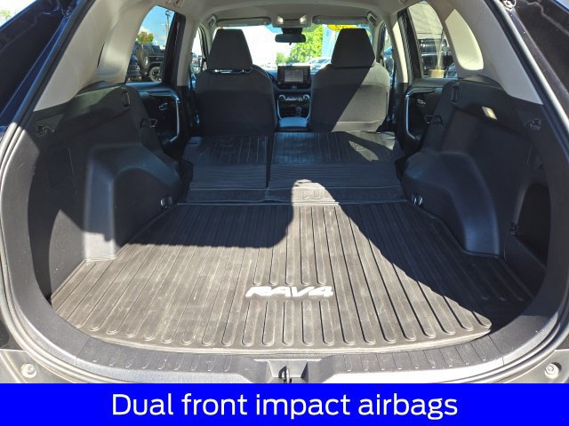 Used 2022 Toyota RAV4 XLE AWD/4WD image 13
