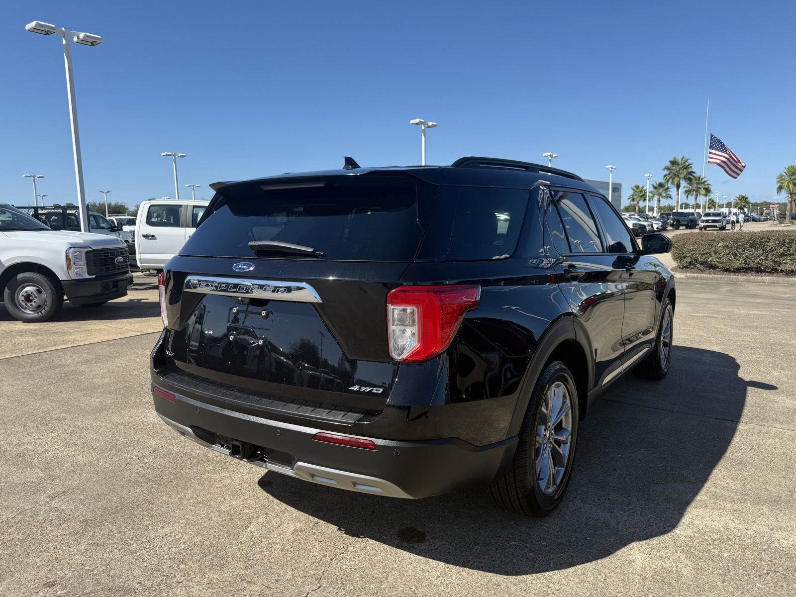 Certified 2022 Ford Explorer XLT w/ Equipment Group 202A image 9