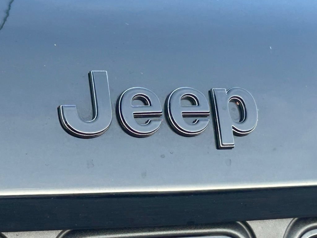 Used 2024 Jeep Grand Cherokee Altitude AWD/4WD image 19