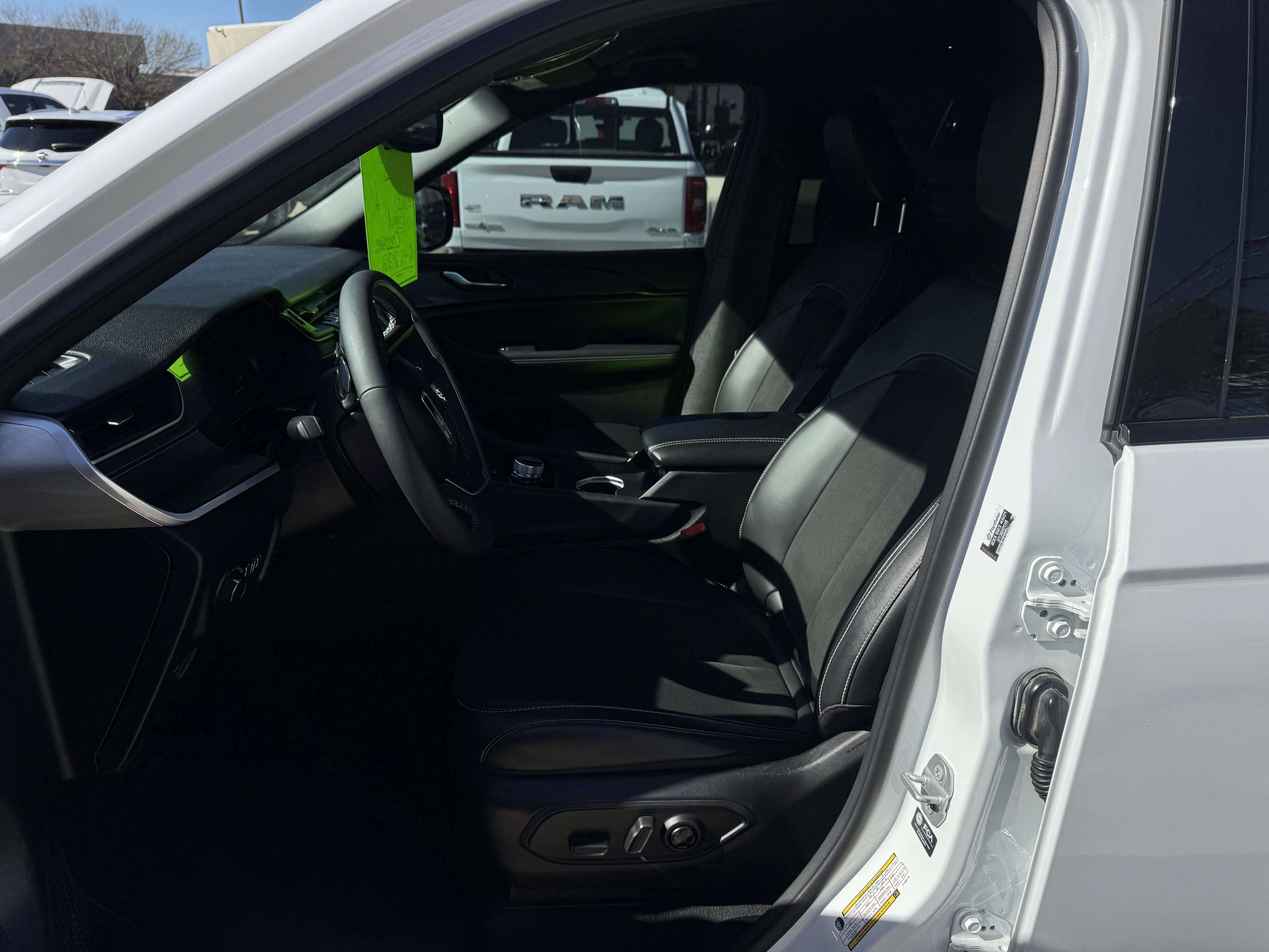 Used 2025 Jeep Grand Cherokee L Laredo image 17