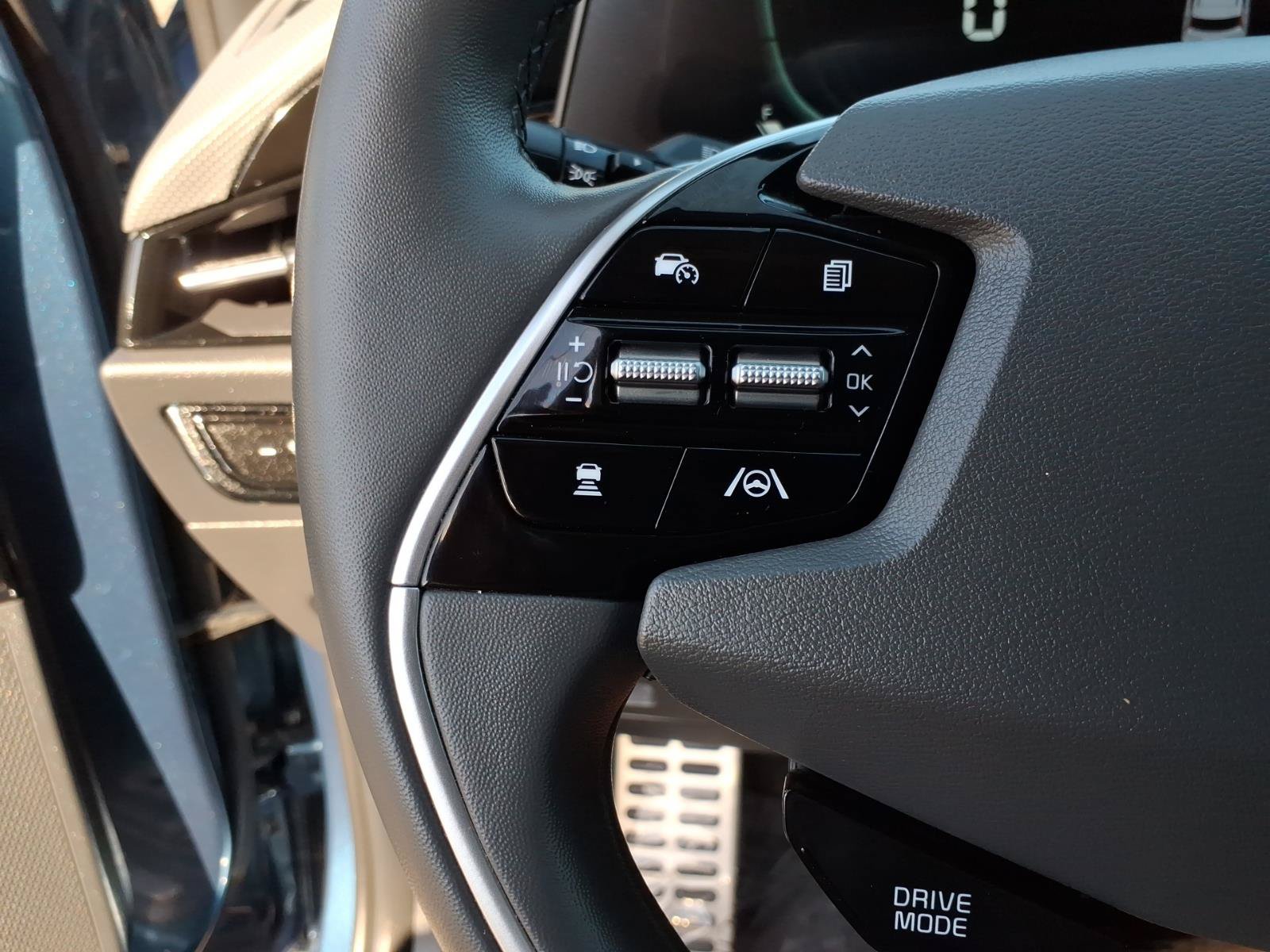 Used 2023 Kia Niro SX Touring FWD image 25