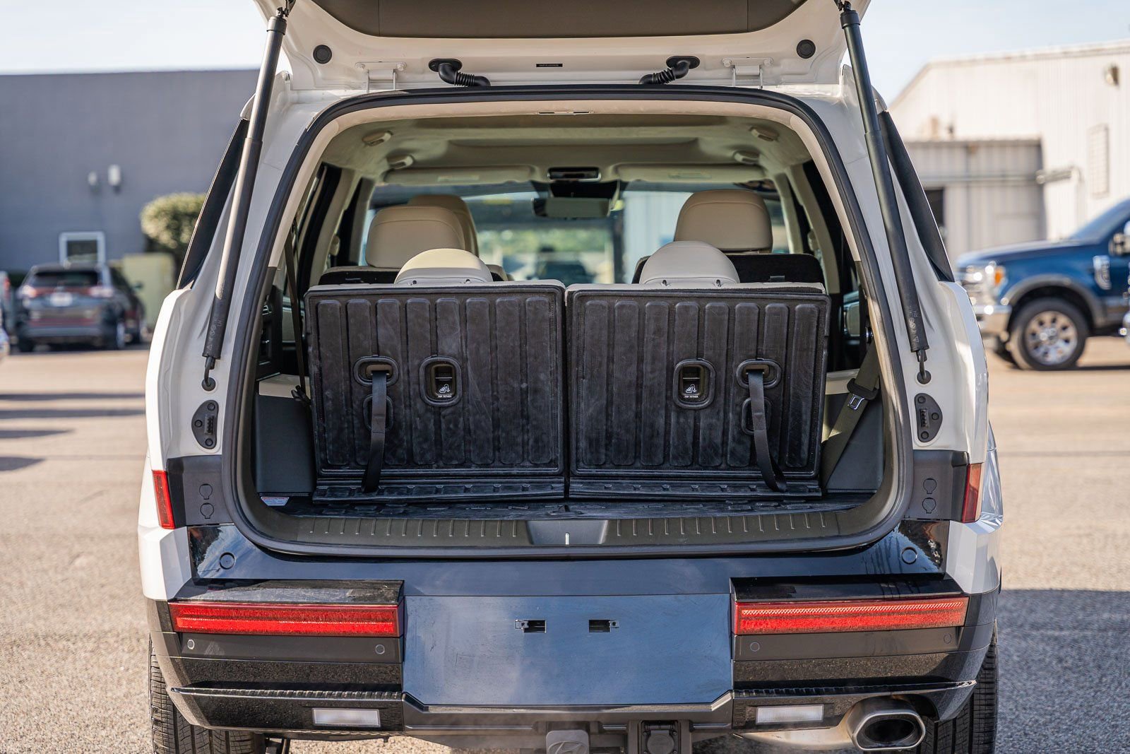 Used 2025 Hyundai Santa Fe Calligraphy w/ Tow & Go Package image 23