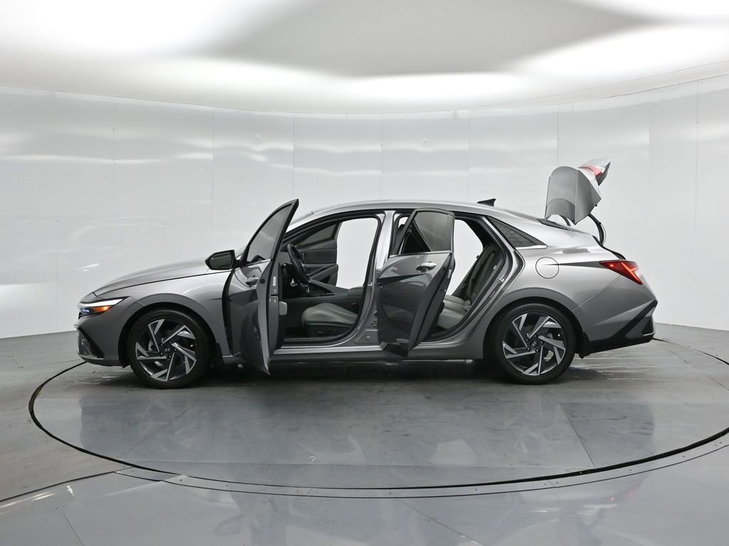 Used 2024 Hyundai Elantra Limited image 57