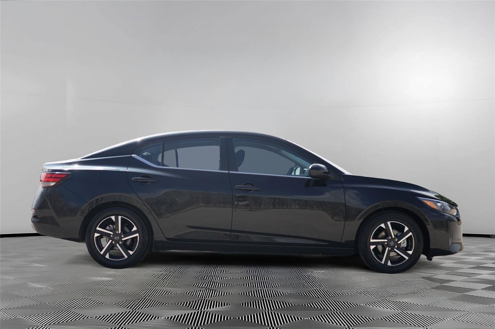 Used 2024 Nissan Sentra SV FWD image 4