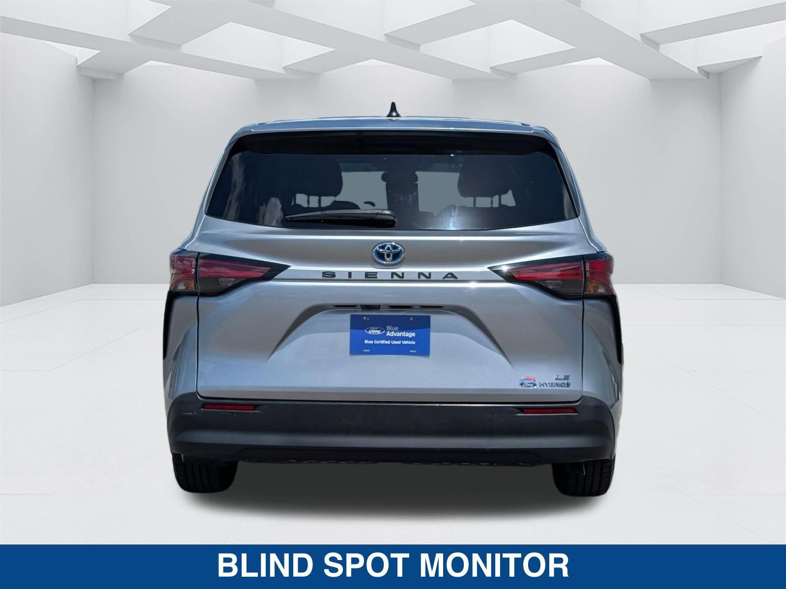 Used 2022 Toyota Sienna LE image 4