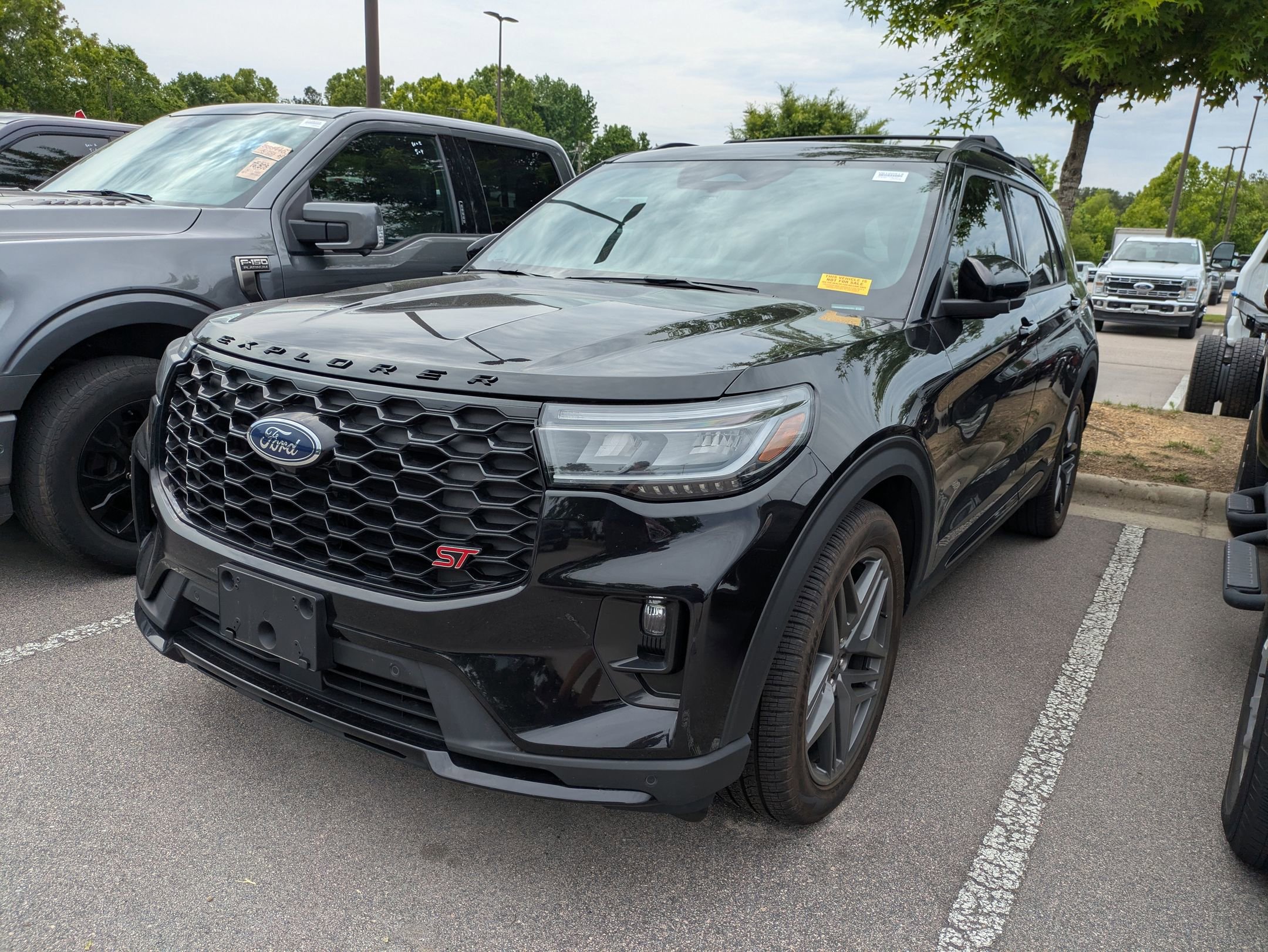 Certified 2025 Ford Explorer ST AWD/4WD image 3