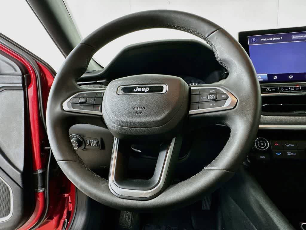 Used 2023 Jeep Compass Latitude AWD/4WD image 18