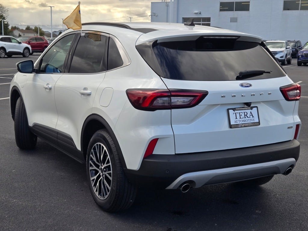 Certified 2025 Ford Escape SE FWD image 15