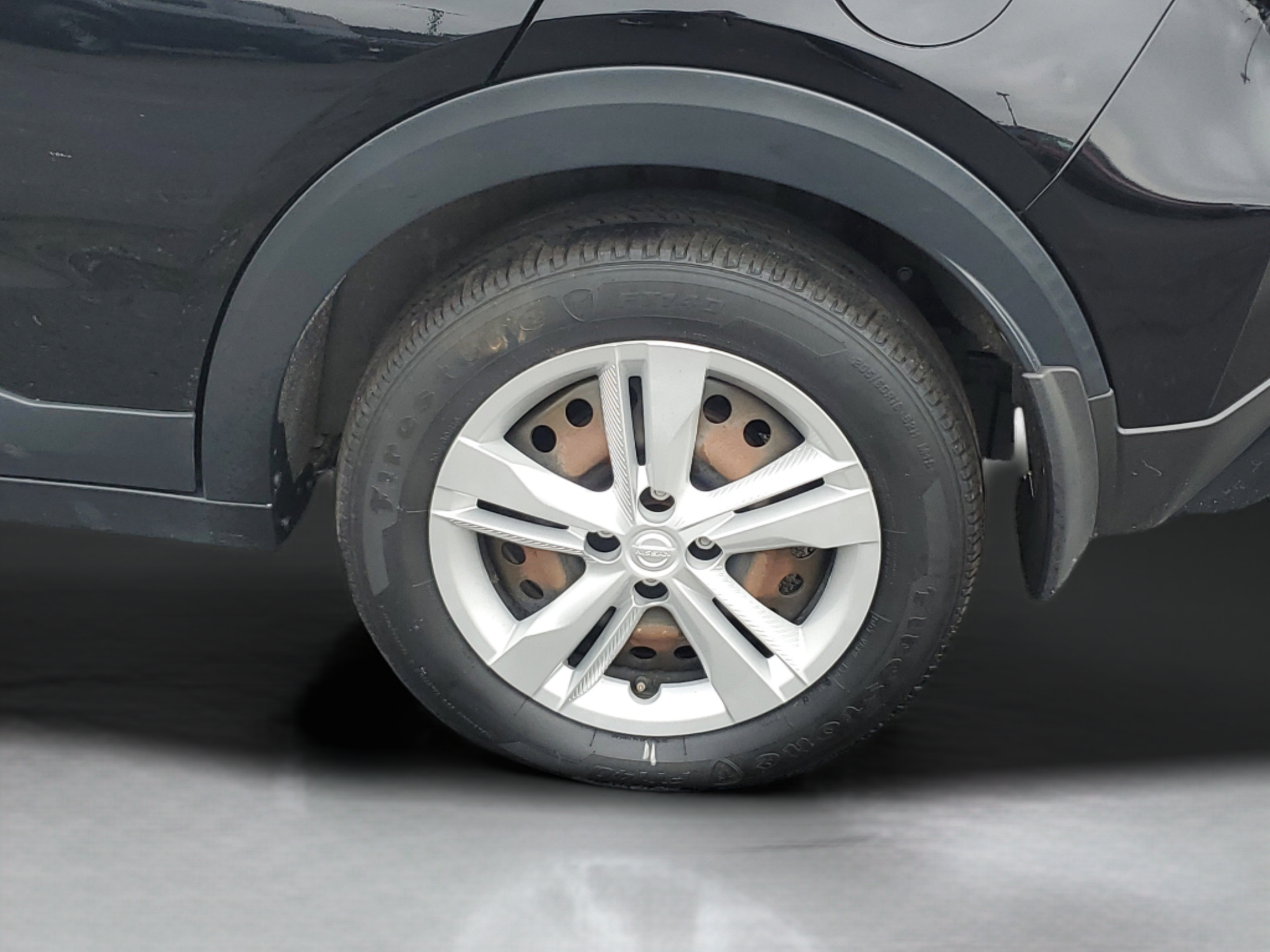Used 2023 Nissan Kicks S FWD image 29