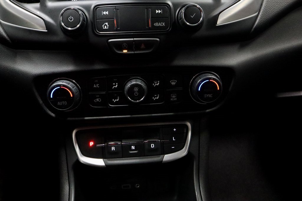 Used 2024 GMC Terrain SLT image 30