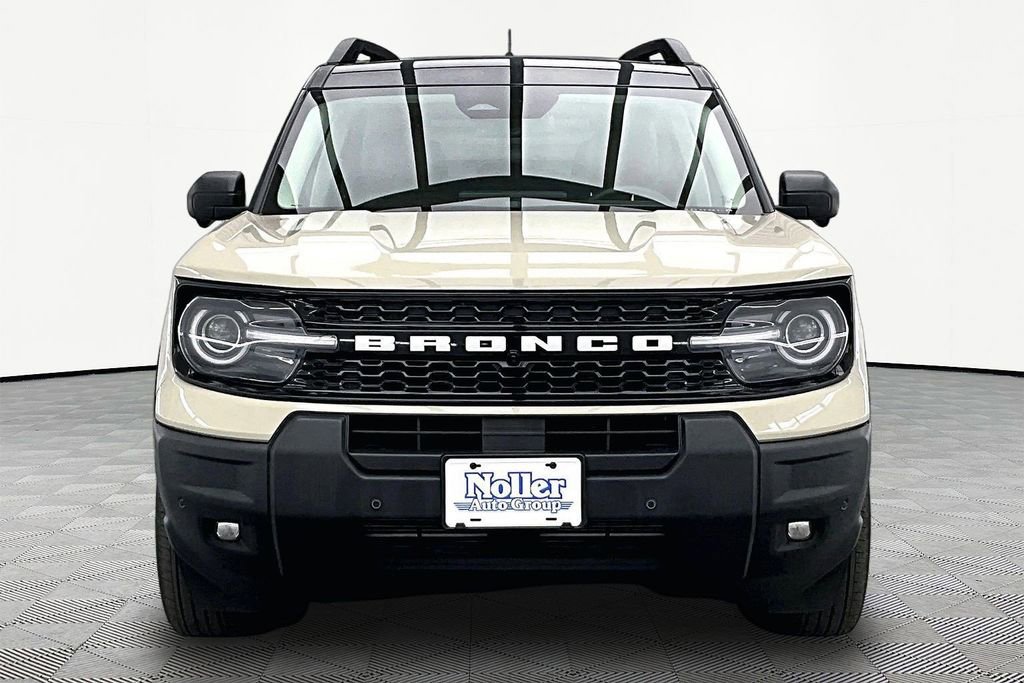 Certified 2025 Ford Bronco Sport Outer Banks w/ Outer Banks Tech Package+ AWD/4WD image 3