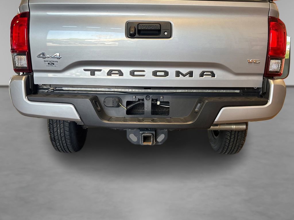 Used 2020 Toyota Tacoma SR AWD/4WD image 16