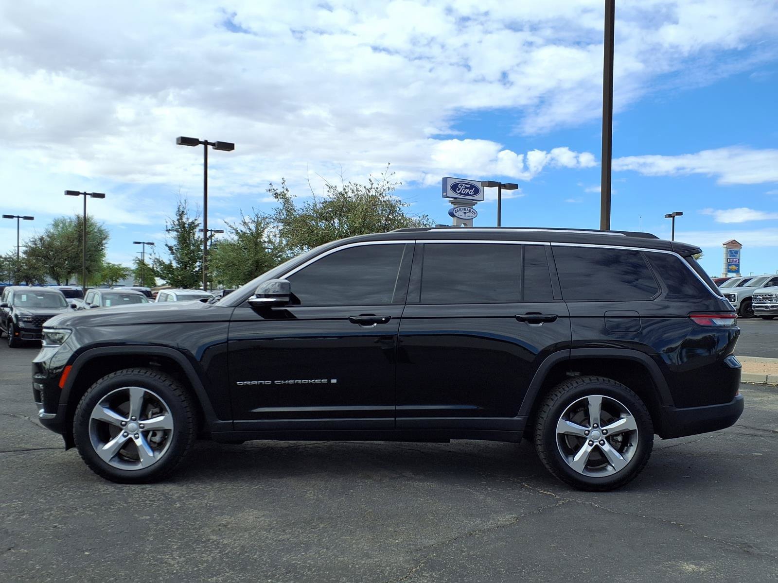 Used 2022 Jeep Grand Cherokee L Limited AWD/4WD image 3