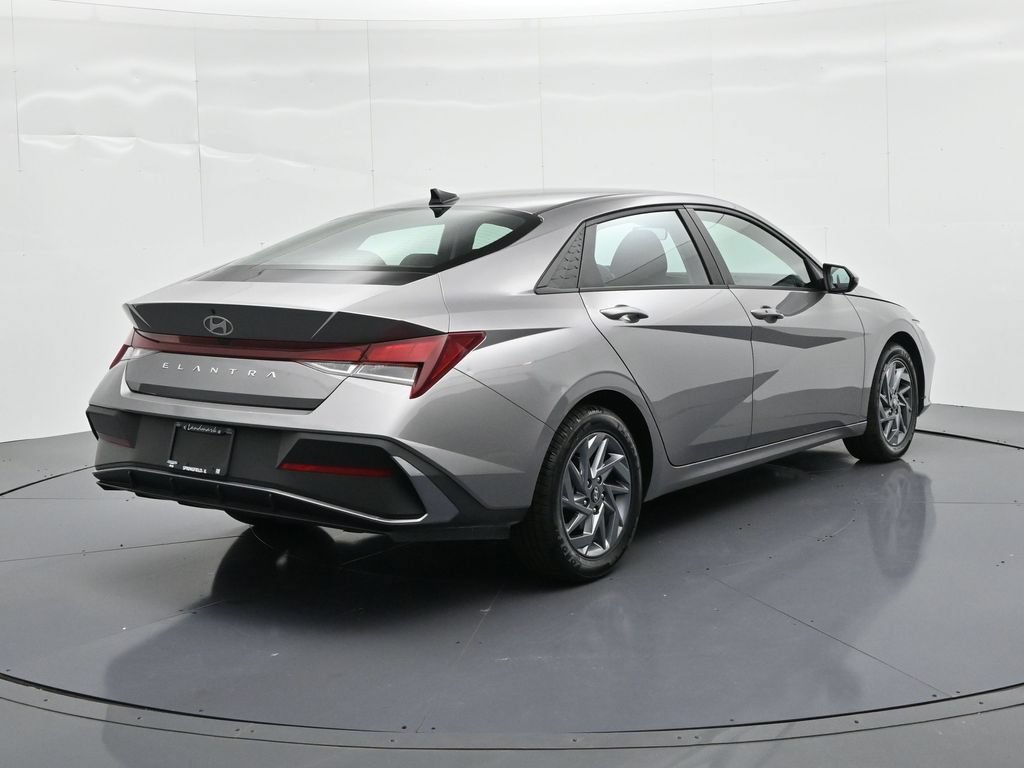 Used 2024 Hyundai Elantra SEL FWD image 6