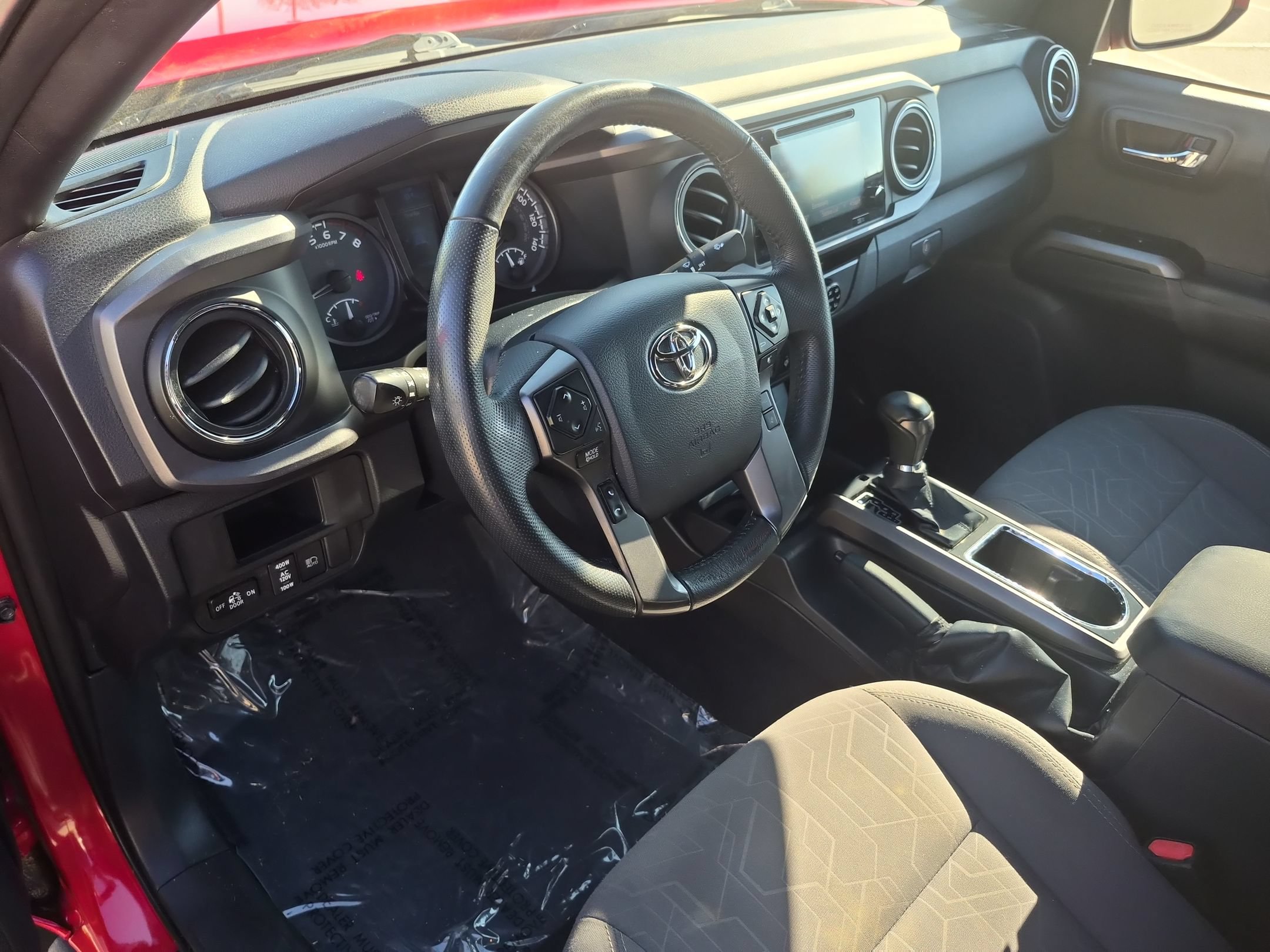 Used 2018 Toyota Tacoma TRD Off-Road w/ Technology Package AWD/4WD image 17