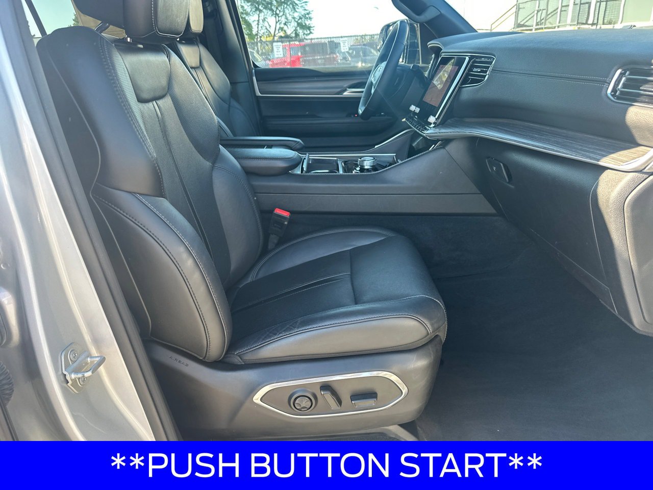 Used 2024 Jeep Wagoneer L Series II w/ Flexible Seating Group RWD image 15