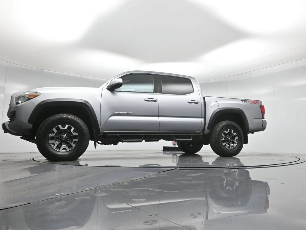 Used 2019 Toyota Tacoma TRD Off-Road w/ Technology Package AWD/4WD image 7