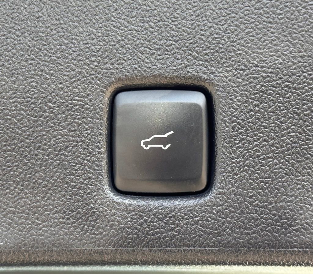 Certified 2022 Ford Escape SE w/ SE Sport Appearance Package image 14