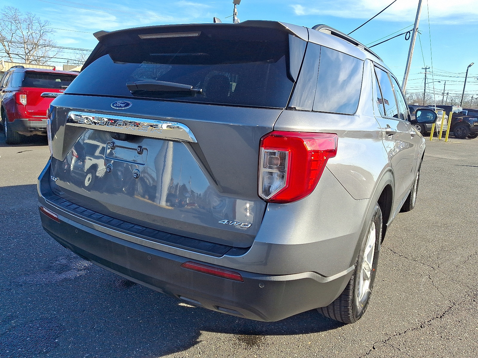 Certified 2024 Ford Explorer XLT image 4