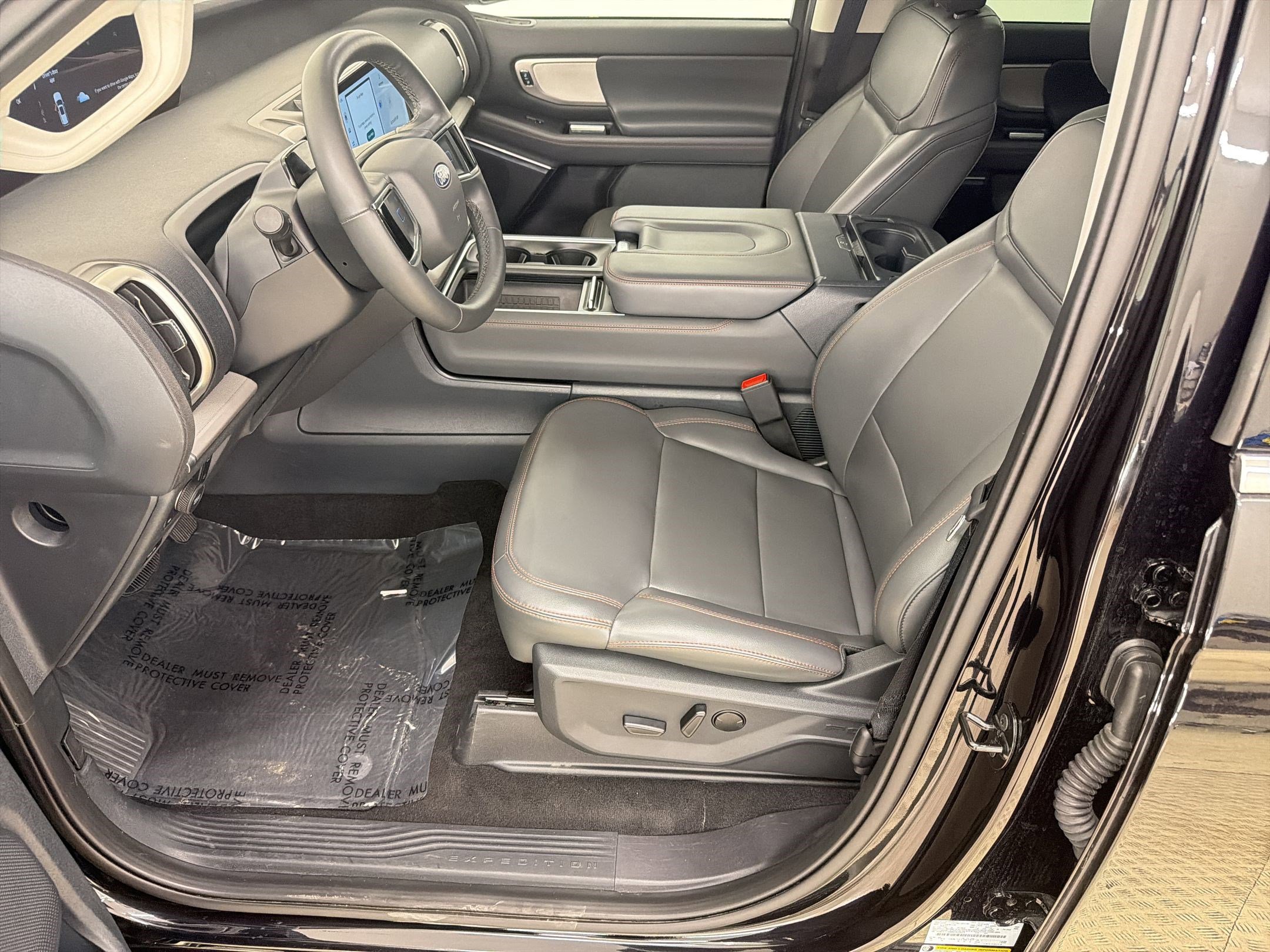 Certified 2025 Ford Expedition Active image 5