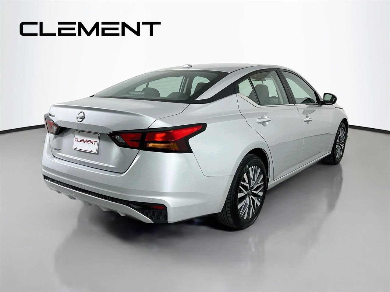 Used 2025 Nissan Altima 2.5 SV FWD image 7