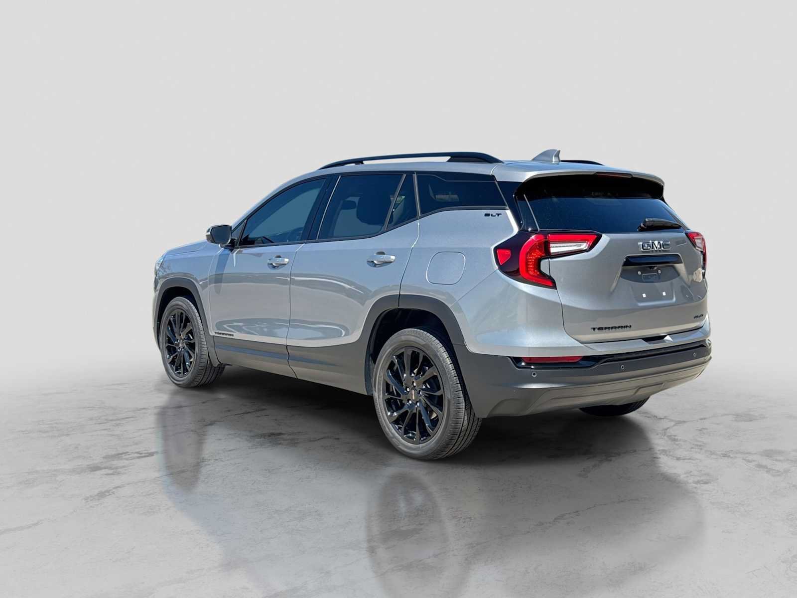 Used 2024 GMC Terrain SLT w/ Elevation Edition AWD/4WD image 4