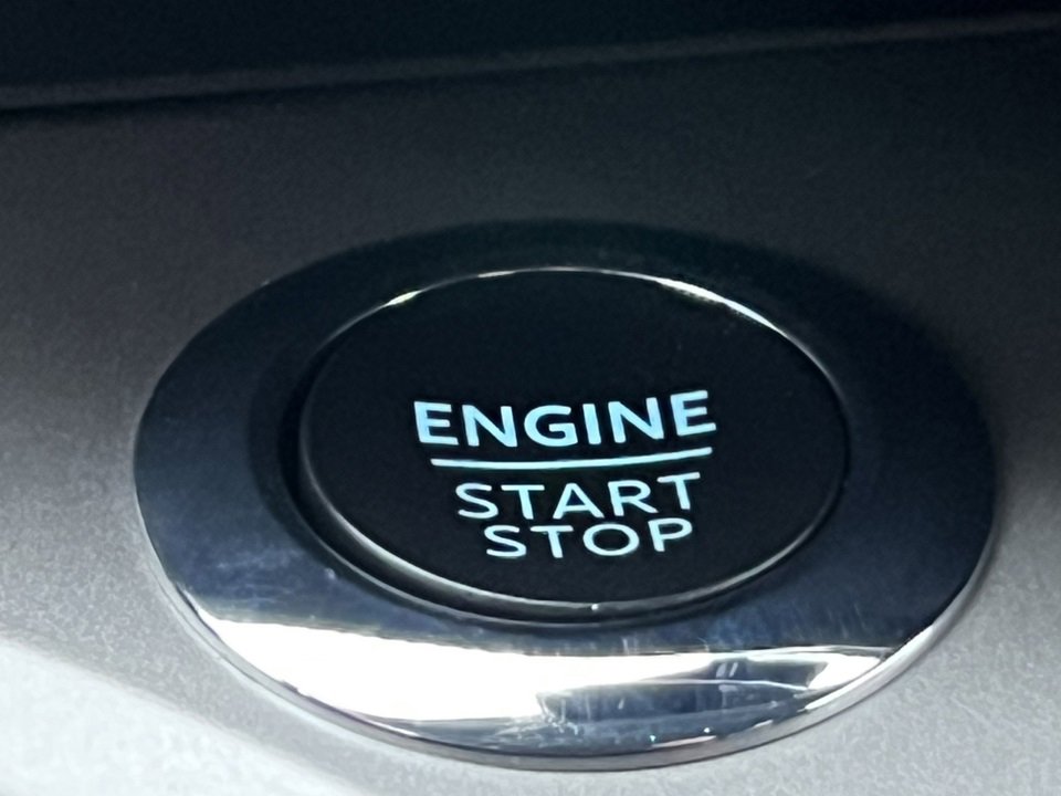 Certified 2022 Ford Explorer XLT w/ Equipment Group 202A image 30