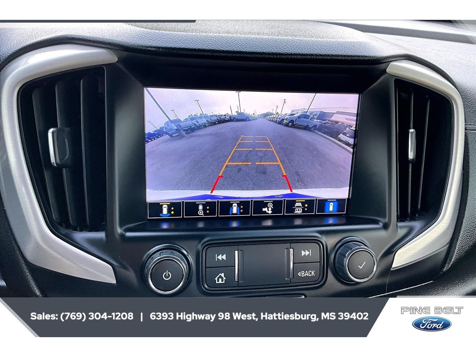 Used 2022 GMC Terrain SLT w/ Tech Package FWD image 15