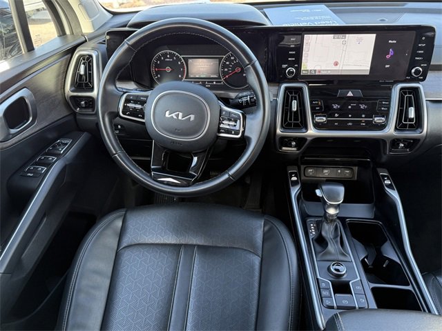 Used 2022 Kia Sorento EX w/ Panoramic Sunroof Package image 8