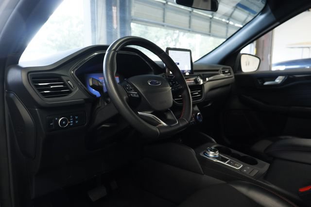 Certified 2025 Ford Escape ST-Line Select AWD/4WD image 10
