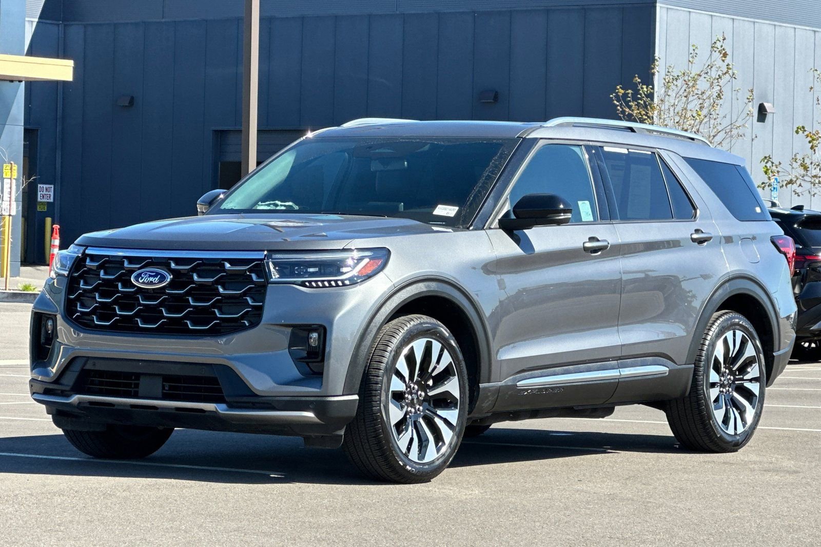 Certified 2025 Ford Explorer Platinum w/ LUX Leather Package AWD/4WD image 7