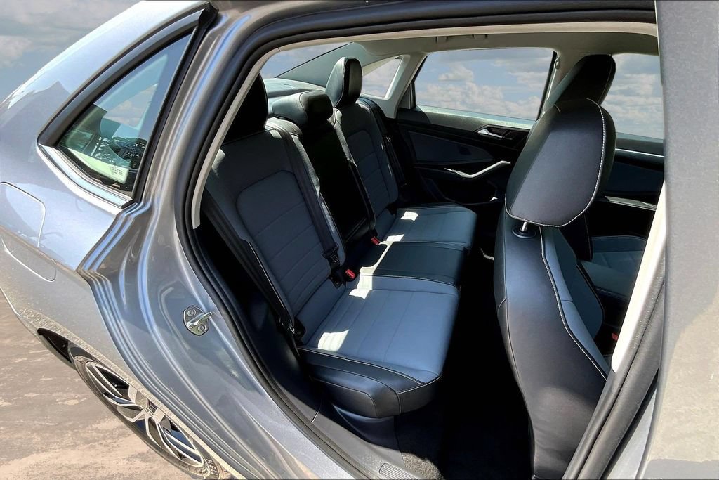 Used 2025 Volkswagen Jetta SE FWD image 26